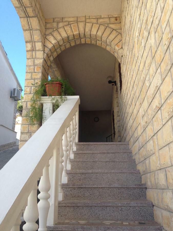Apartmani Frkic Тисно Экстерьер фото